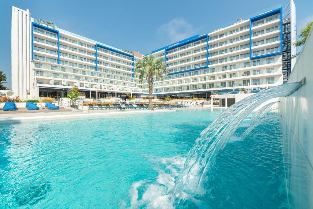 L'azure hotel Lloret de mar zwembad aangezicht