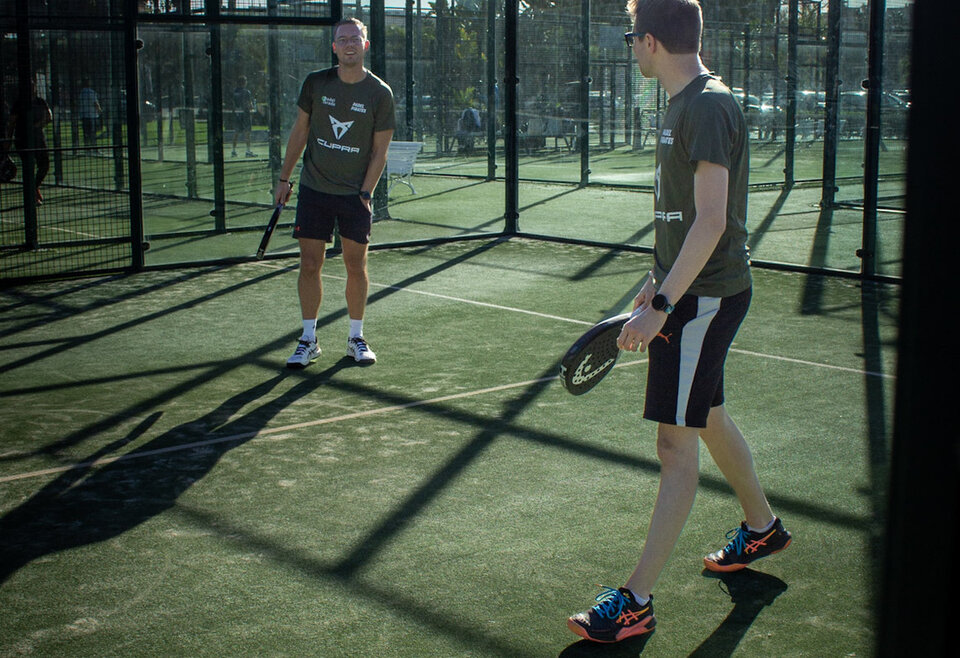 Padel spelers op de padelbaan Spanje Alicante