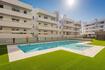 Aqua Apartments Marbella - buitenaanzicht met zwembad