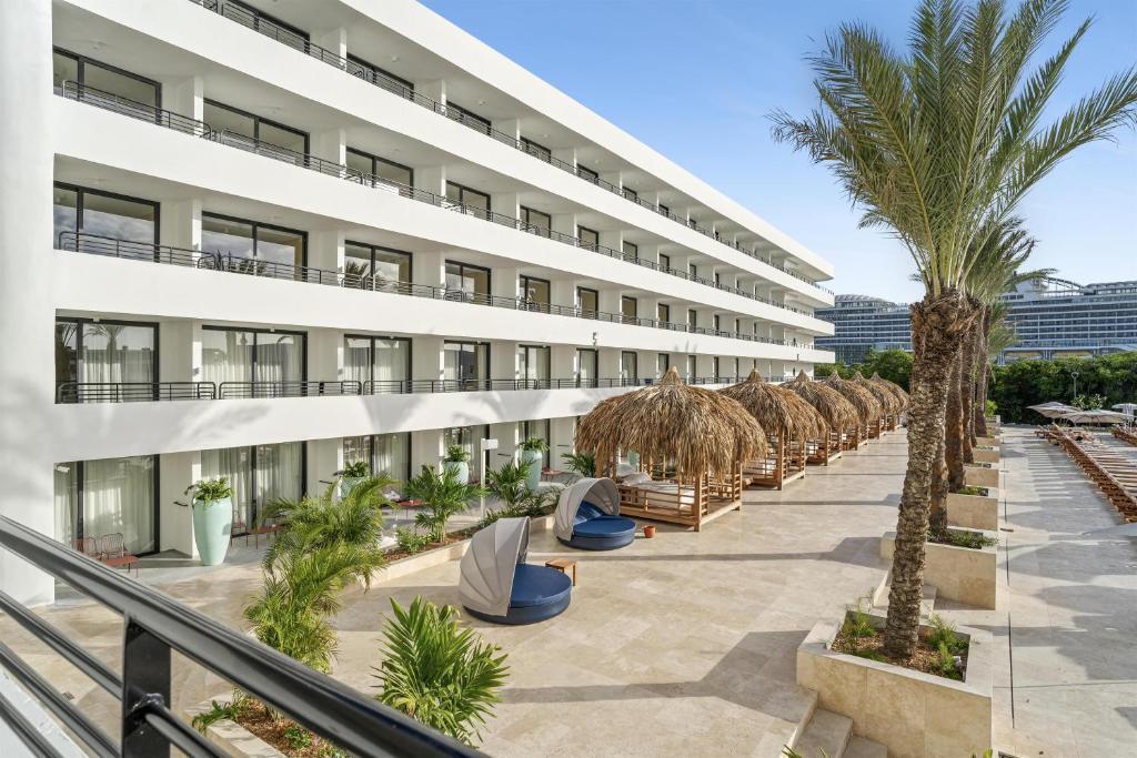 Corendon hotel The Rif Curacao aangezicht