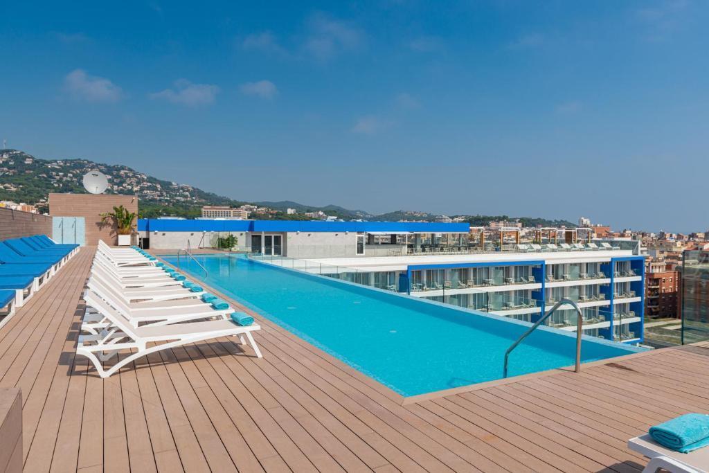 Rooftopterras Lloret de mar Spanje l'azure