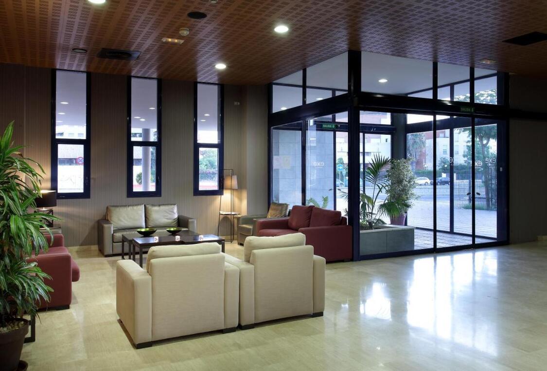 Lobby Hotel Exe Sevilla Palmera