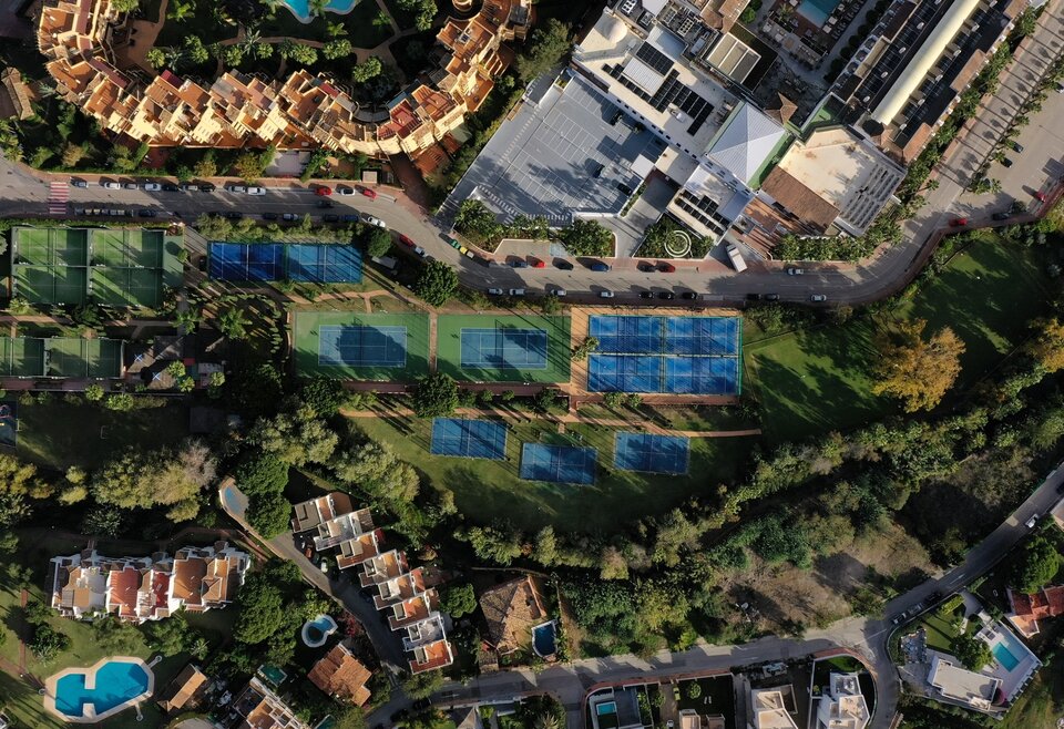 Droneshot Villa Pardiena padelclub Estepona