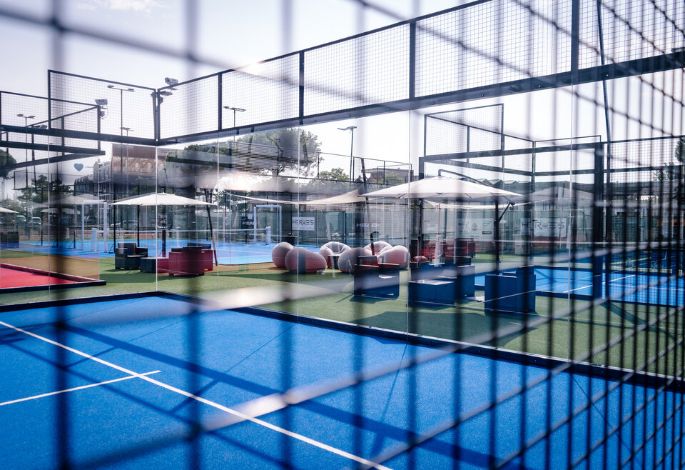 Padelbaan achter het gaas in Italië, Marina di Ravenna