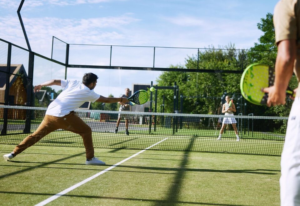 Padelbanen van het vakantiepark in Friesland