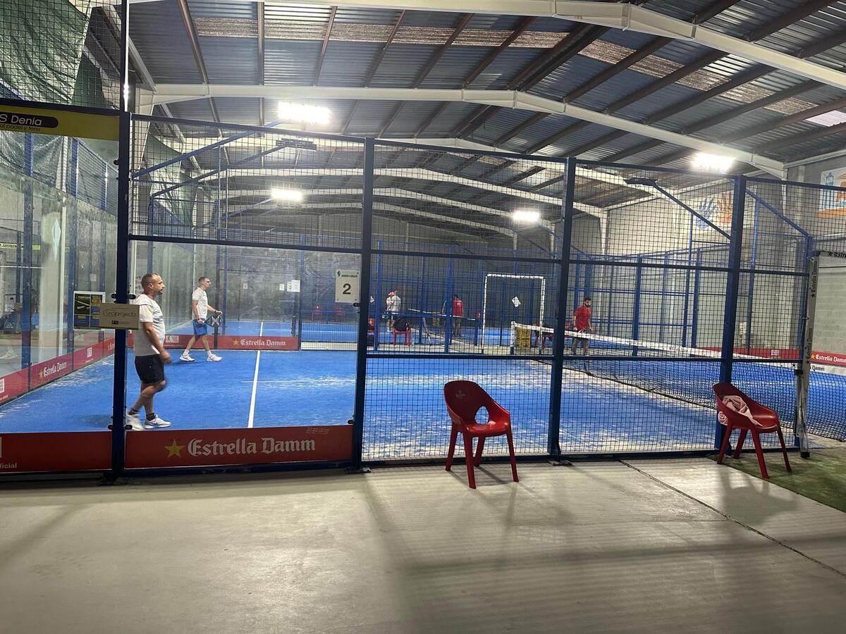 Indoor padelbaan in Benissa Spanje