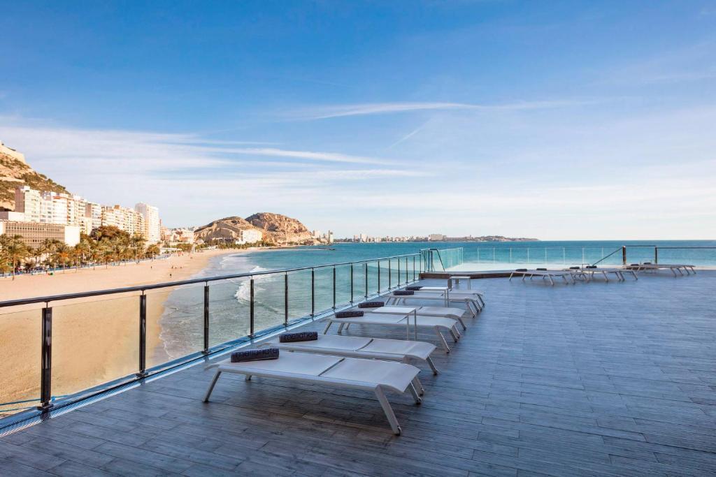 Zonnebedden Melia Alicante Hotel
