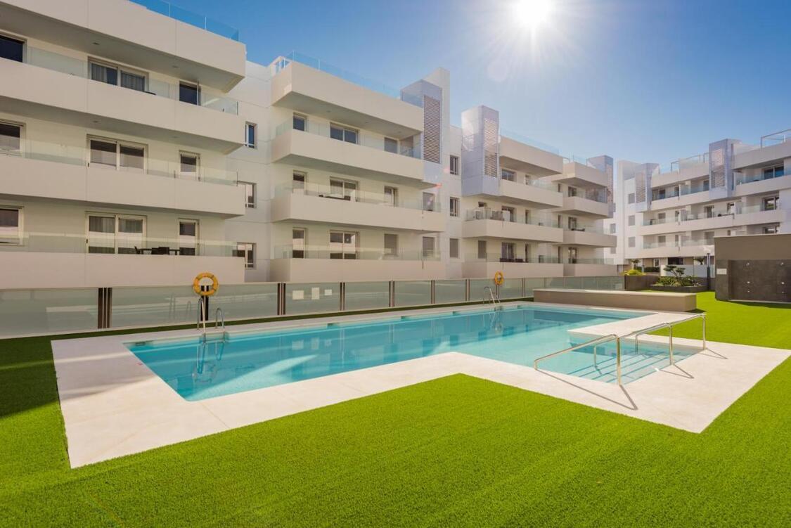 Aangezicht en zwembad Aqua Apartments Marbella