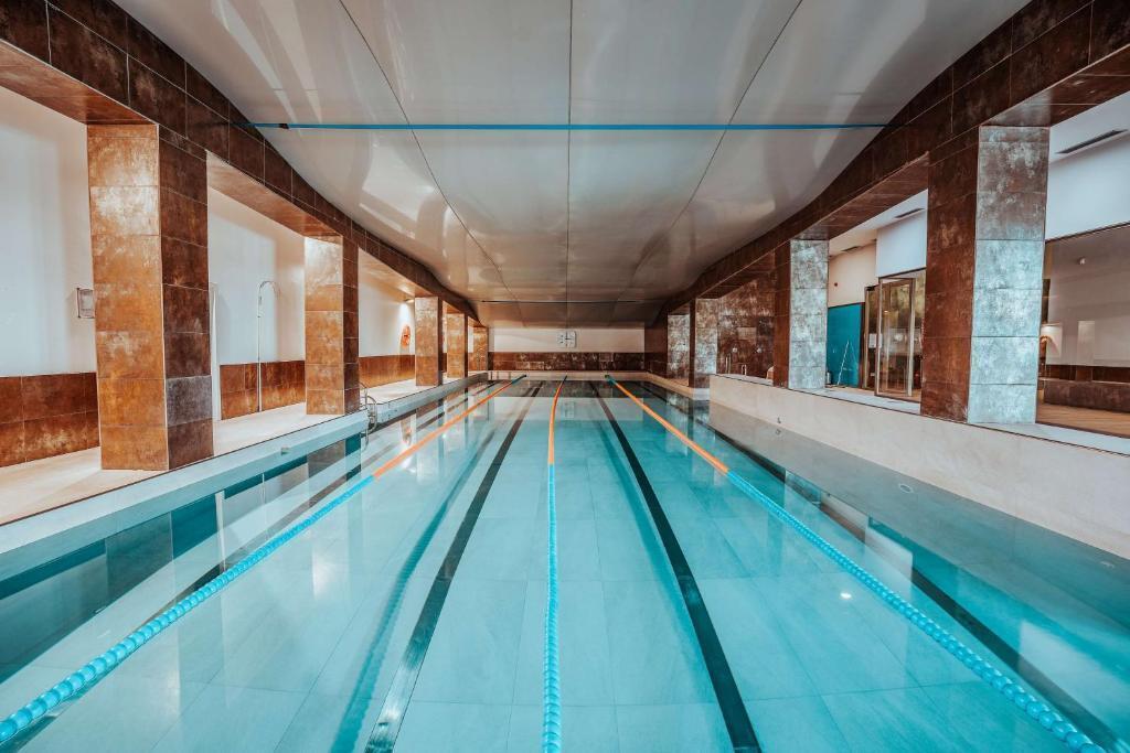 Binnenzwembad Higueron hotel Malaga