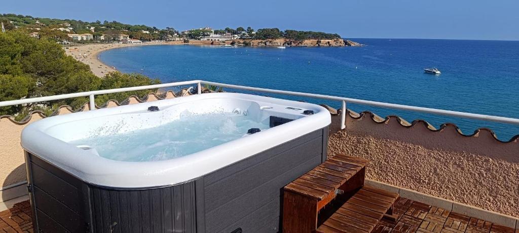 Jacuzzi dakterras van der Valk Costa Brava