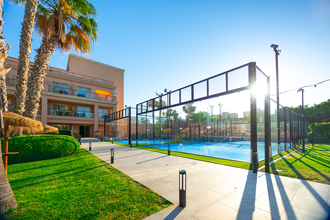 Padelbanen hotel Alicante Golf Spanje