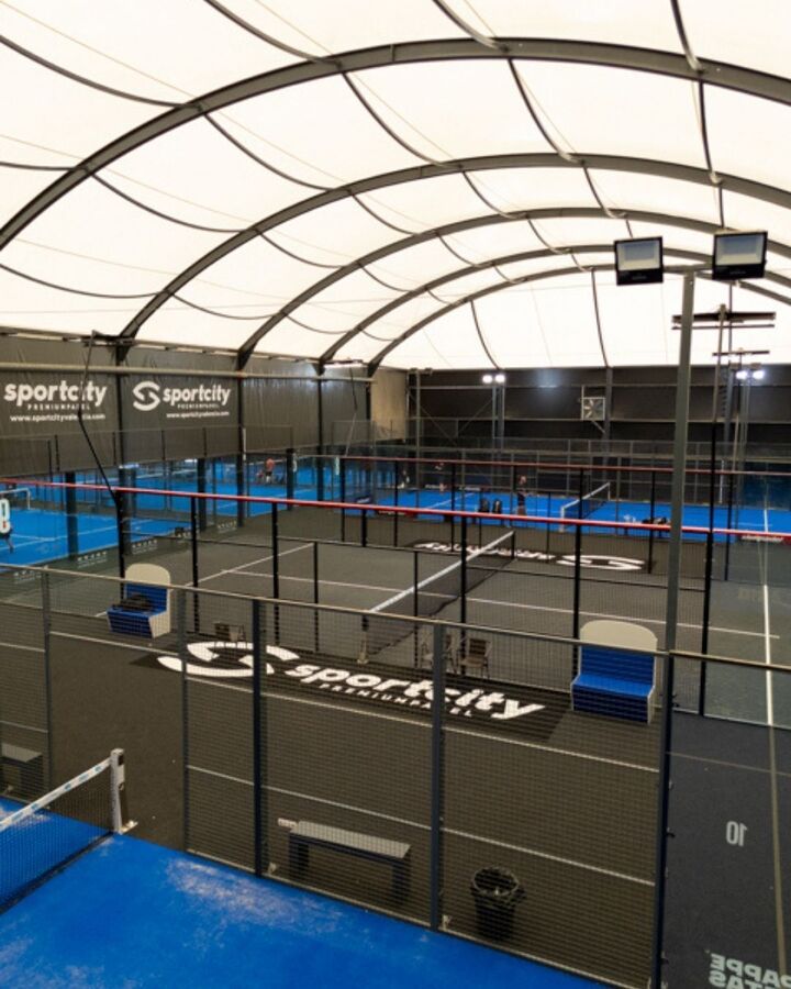 Sportcity Valencia padelbanen binnen 
