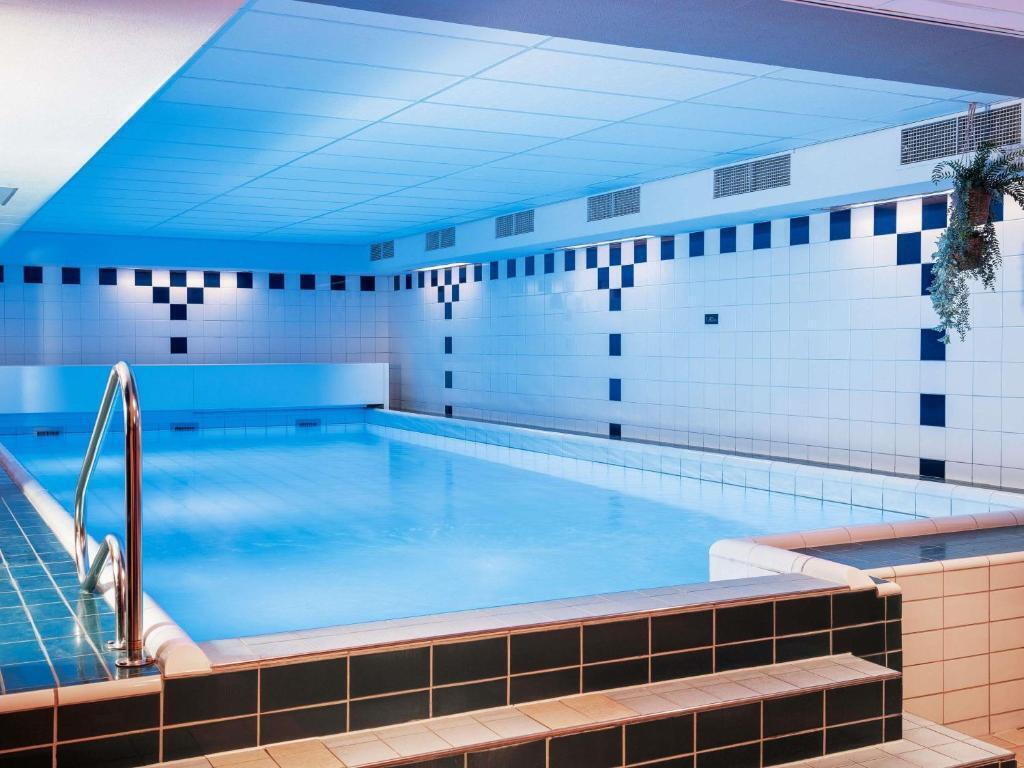 Binnenzwembad Mercure hotel Tilburg Centrum Nederland