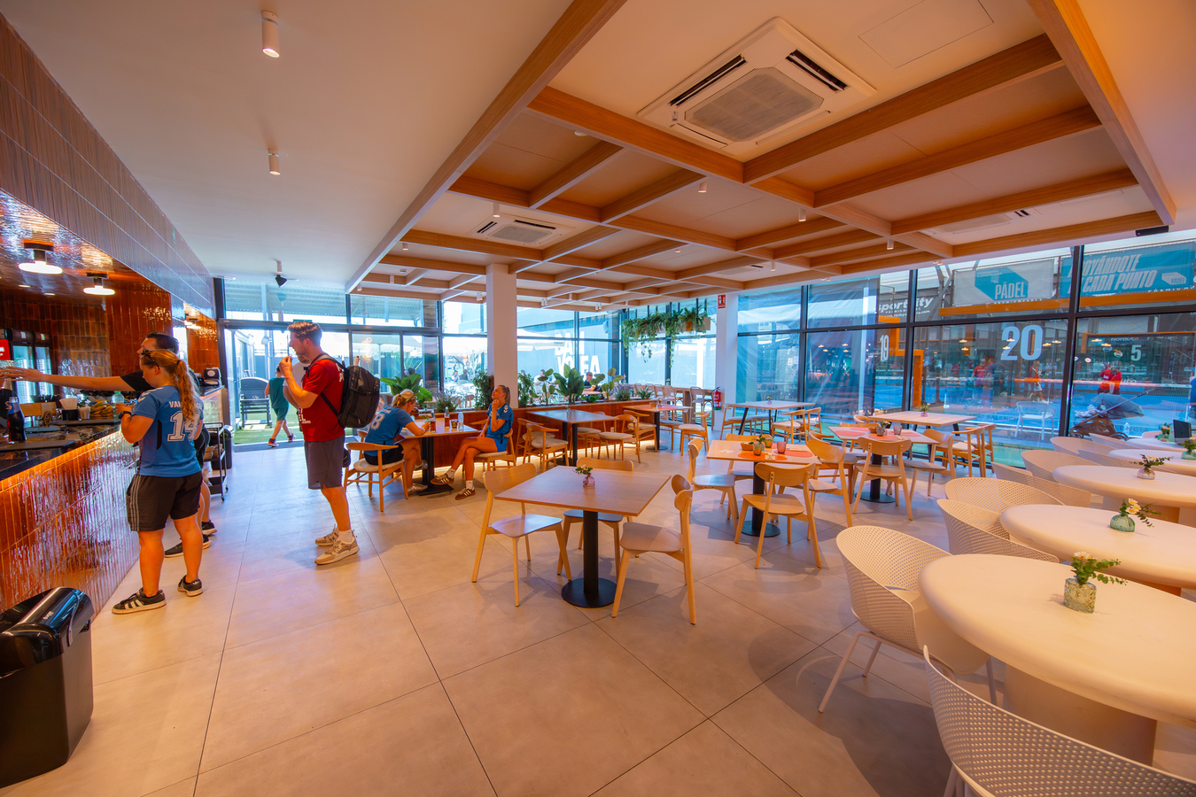 Restaurant sportcity Valencia Padel binnen