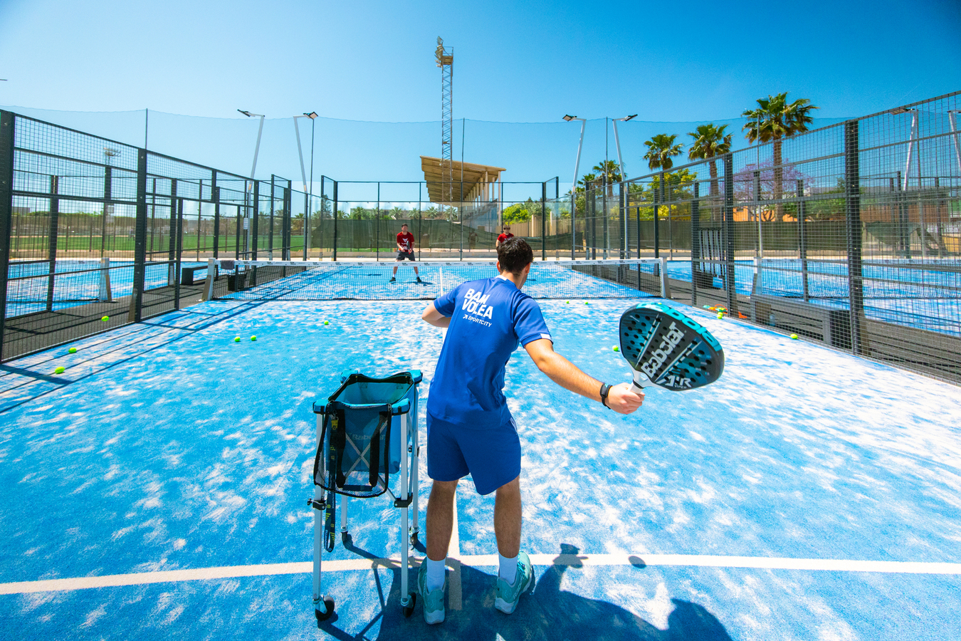 Padelbanen buiten trainer Sportcity Valencia padel
