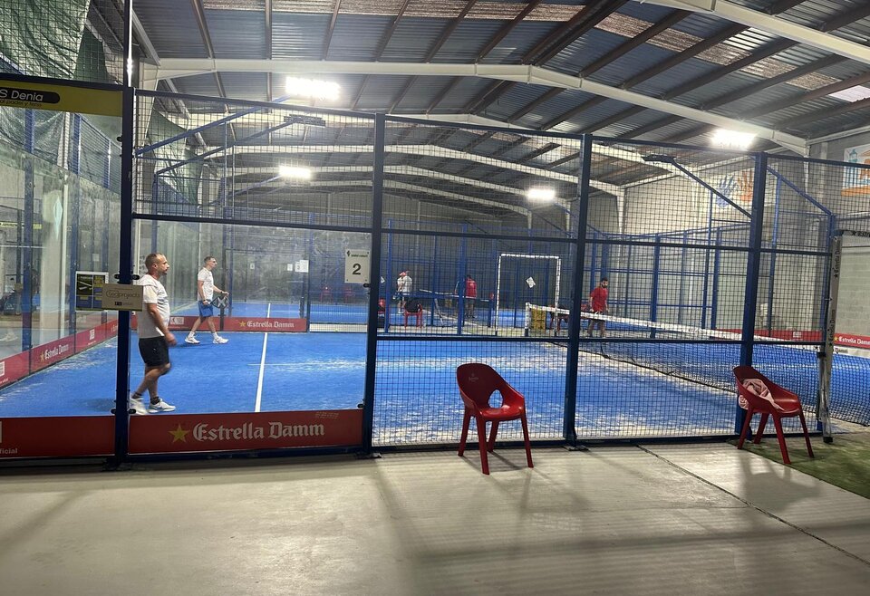 Indoor padelbaan in Benissa Spanje