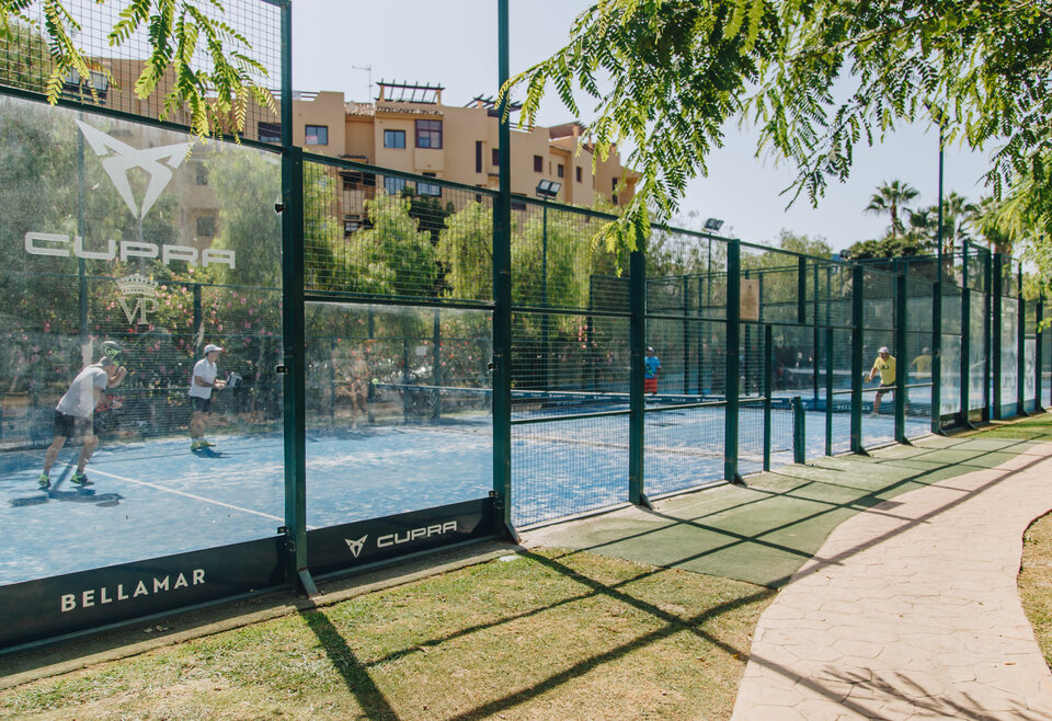 Padelbaan bij Villa Pardiena padelclub Estepona