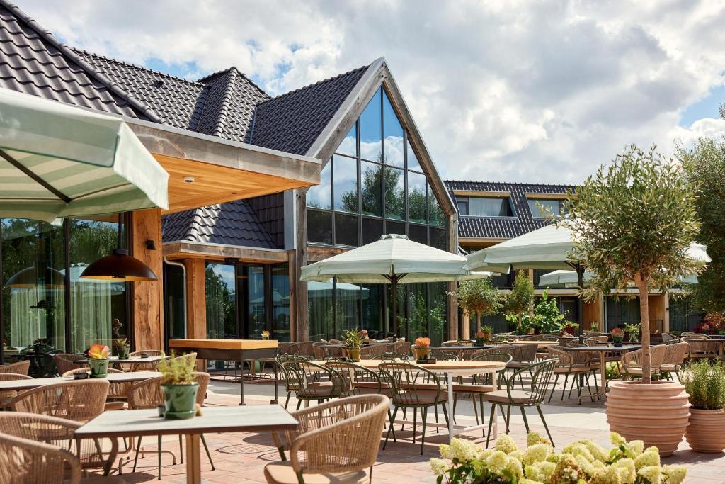 Entree hotel van der Valk Volendam