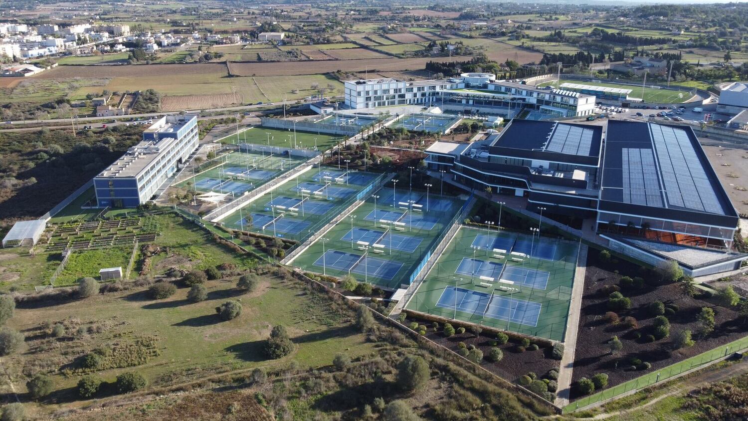 Padelbanen bij de Rafa Nadal Academy in Mallorca