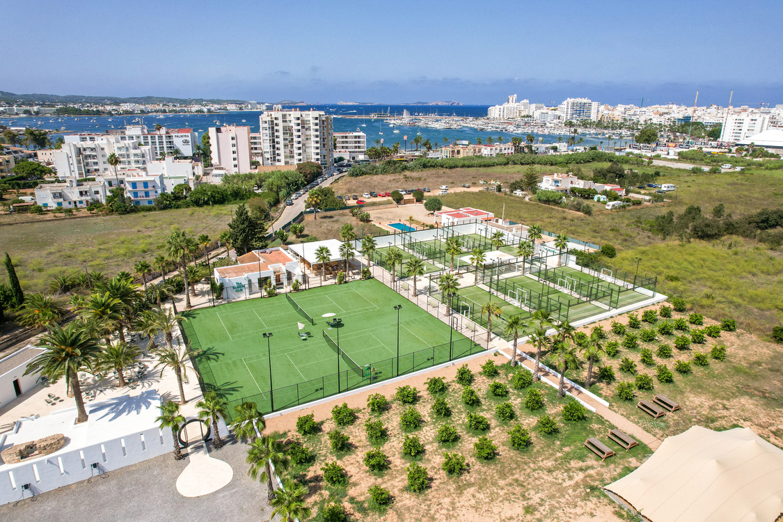 Padel is dé snelst groeiende (sociale) sport van het moment