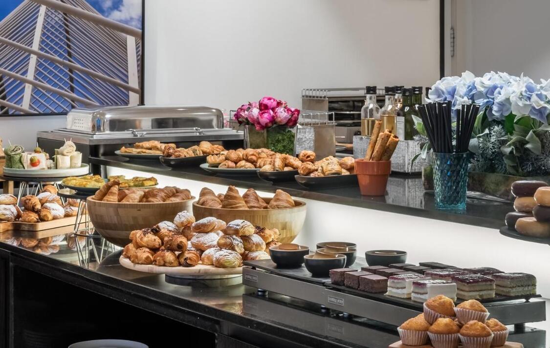 Ontbijtbuffet Medium hotel Valencia