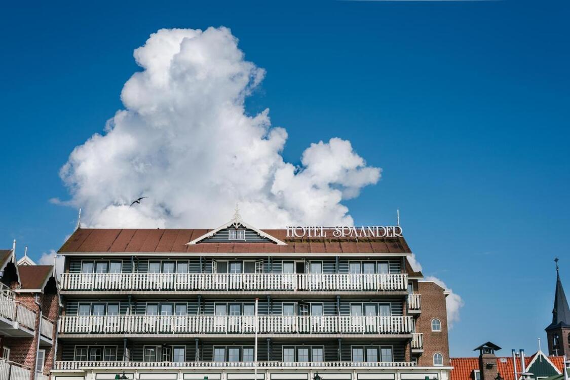 Vooraanzicht hotel Spaander Volendam