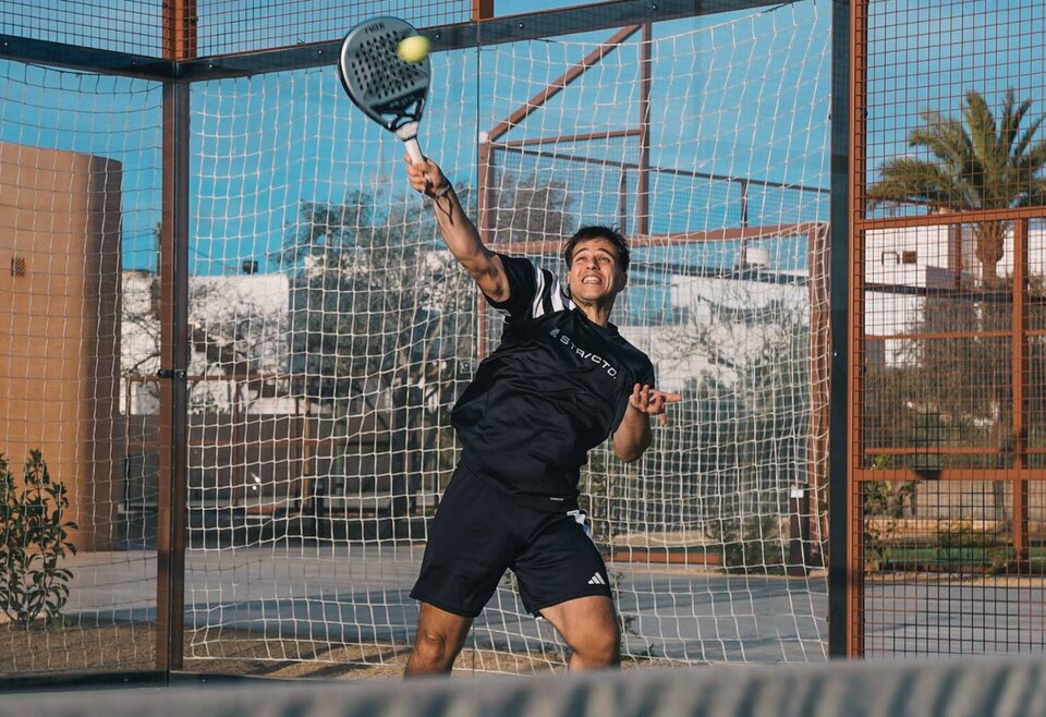 Padelspeler bij Can Padel Ibiza