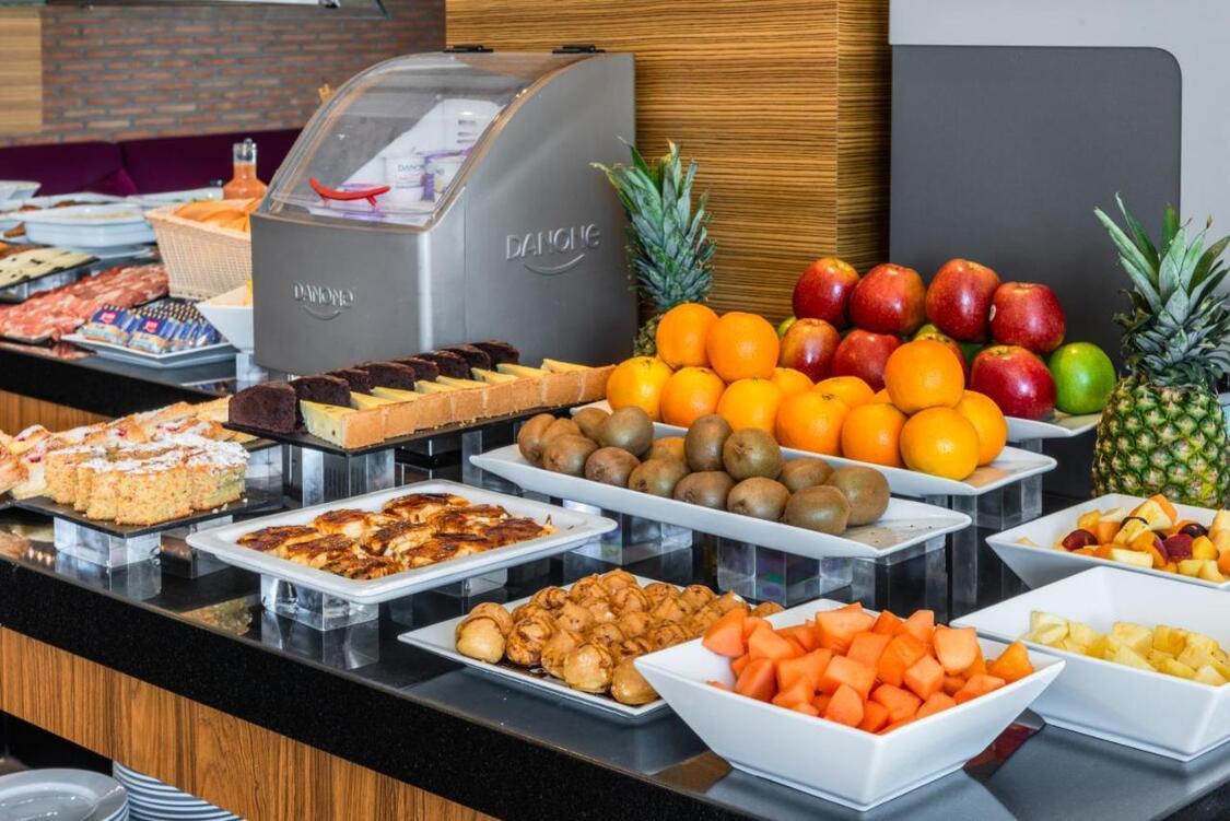 Ontbijtbuffet Melia Charmartin hotel Madrid