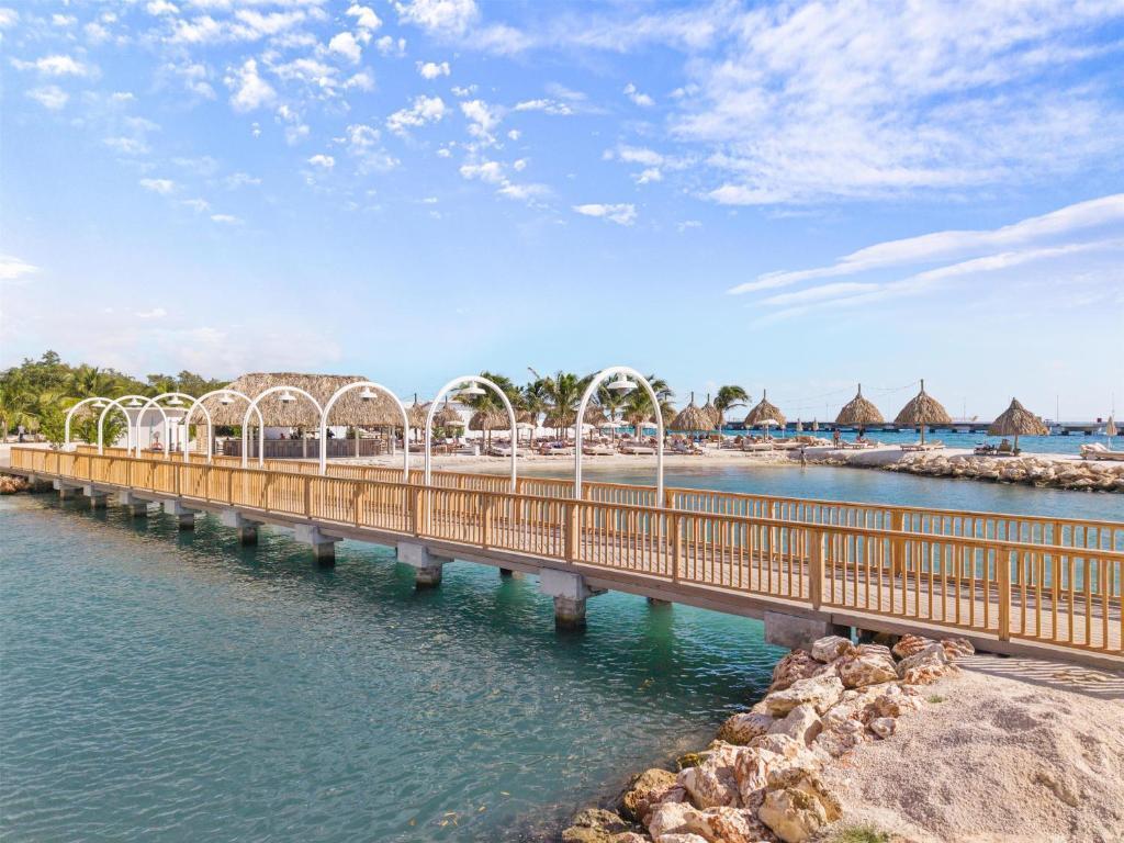 The Rif hotel Corendon Curacao brug