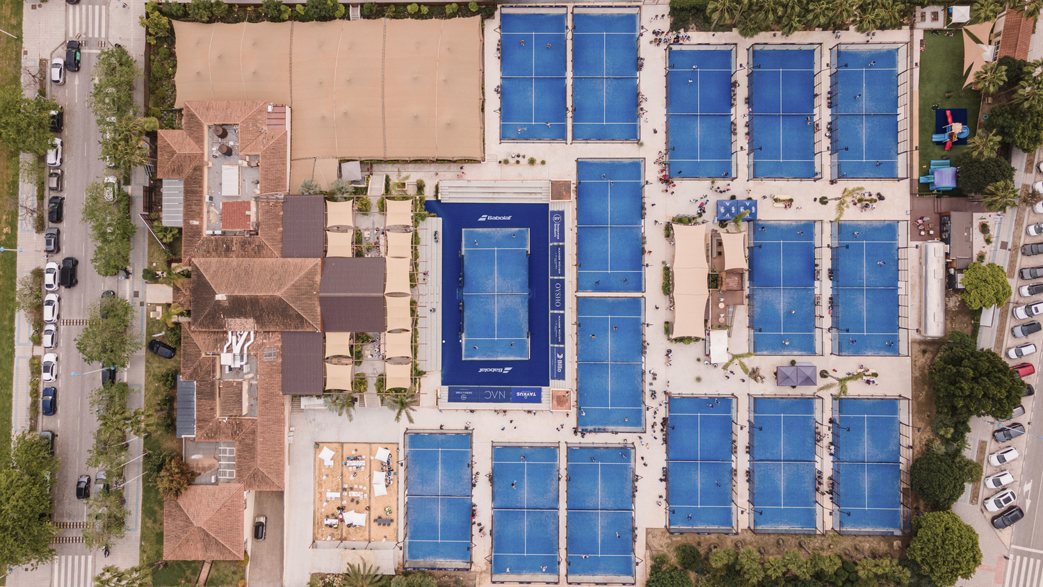 Droneshot van padelclub in Marbella Spanje