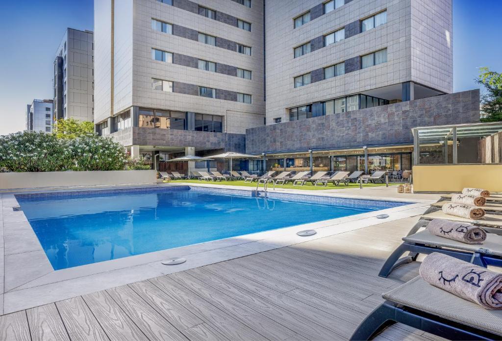 Entree en zwembad Innside Melia Valencia
