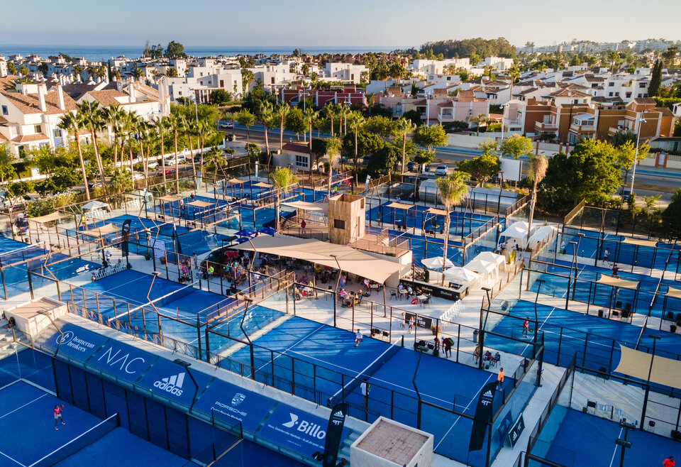 Overzicht van padelbanen in Marbella, Spanje.