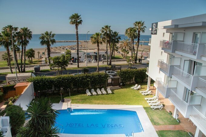 Uitzicht op het zwembad van het hotel in Malaga