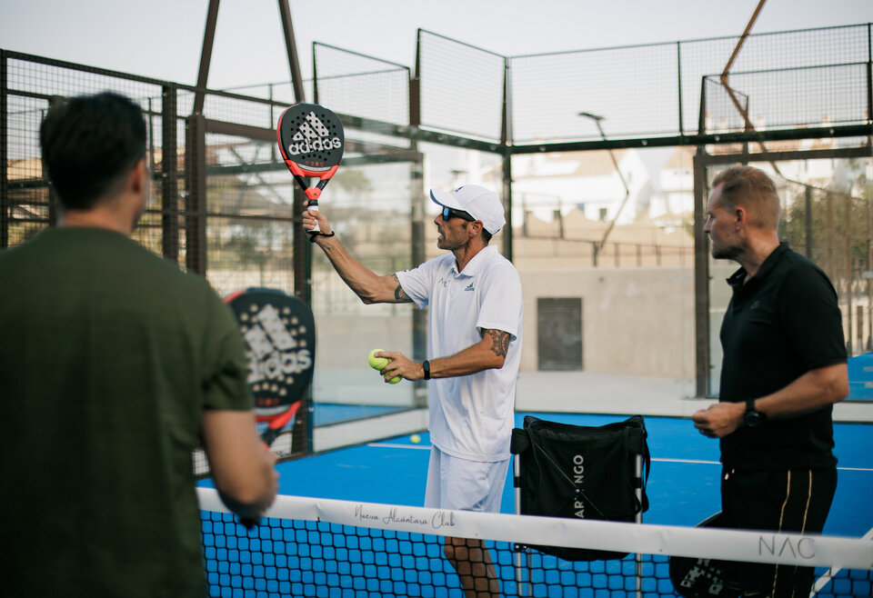 Padeltraining in Marbella, Spanje.