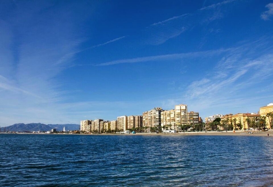 Uitzicht vanaf het water op Malaga