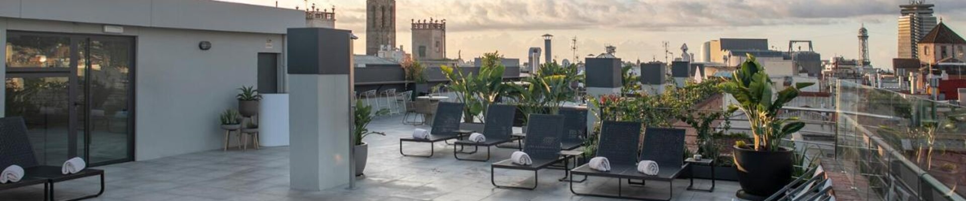 Dakterras met zwembad Silken Ramblas hotel Barcelona