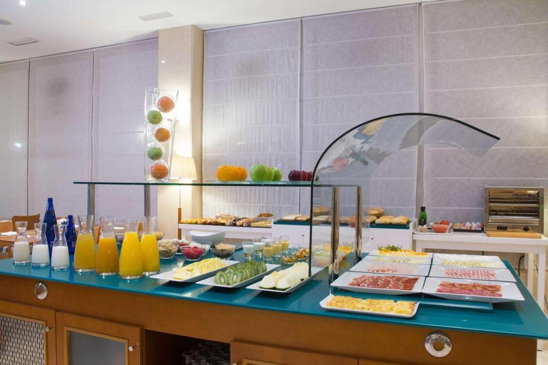 Ontbijtbuffet NH Hotel San Pedro Marbella