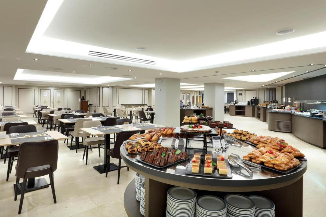 Ontbijtbuffet hotel Rey Don Jaime Valencia