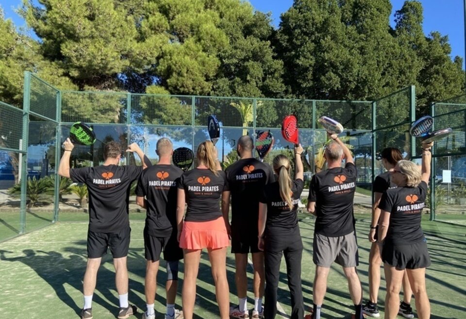 Padel Pirates groep aan het trainen Alicante