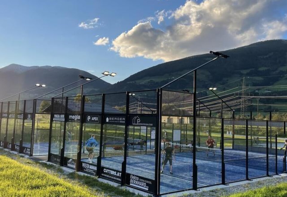 Buiten padelbanen in Seefeld, Oostenrijk.